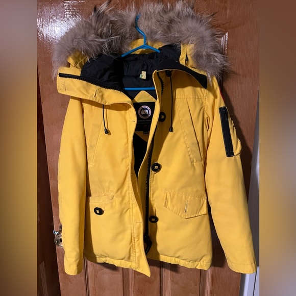 Yellow Montebello Canada Goose parka, perfect condition! - Picture 6 of 7